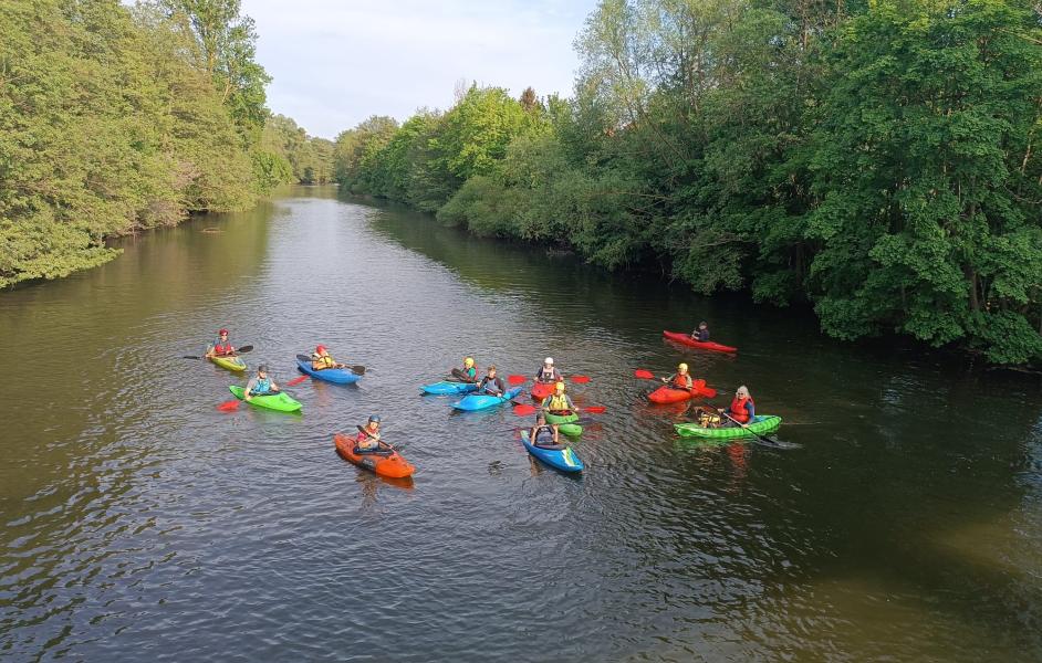 Paddlergruppe auf der Saale